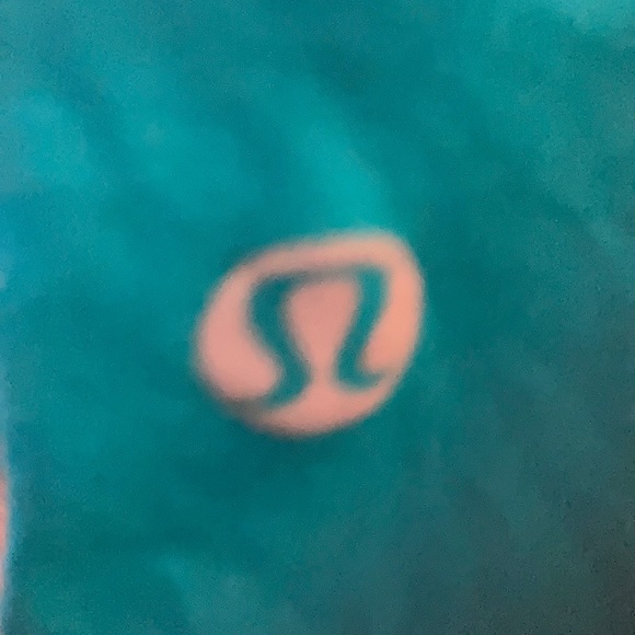Barely worn size 4 Lululemon yoga top! - Picture 3 of 3